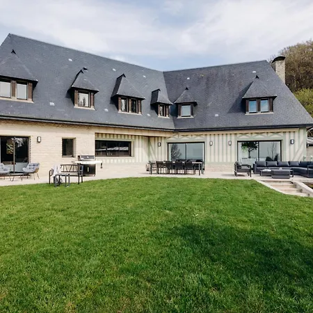 De Luxe Avec Piscine Couverte, Vue Villa *