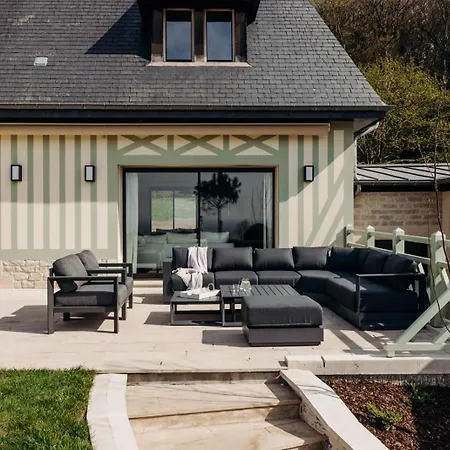 De Luxe Avec Piscine Couverte, Vue Villa