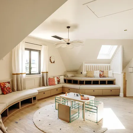 De Luxe Avec Piscine Couverte, Vue Villa *