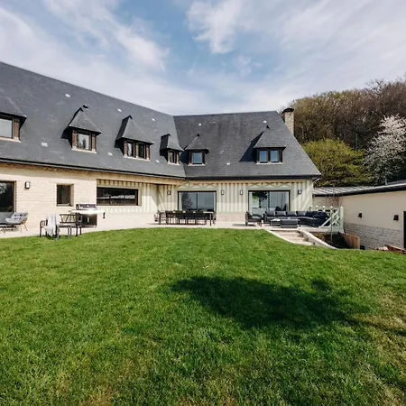 De Luxe Avec Piscine Couverte, Vue Villa